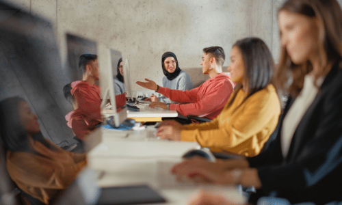 Erasmus-website Studenten in klaslokaal